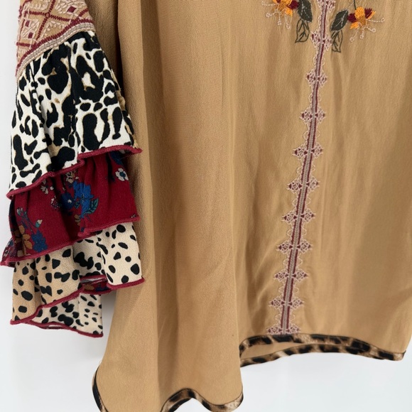 John Mark long sleeve floral embroidered blouse tiered leopard print cuffs Med - Picture 4 of 9